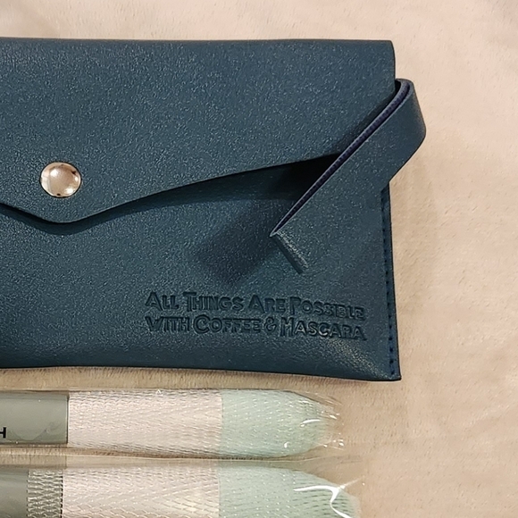 B*tchy Makeup Brush Set and Bag - Picture 3 of 6